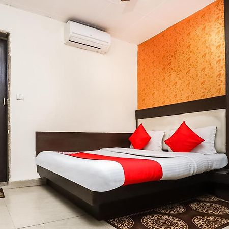 โอโย 6317 โฮเต็ล ศิวะพาเลซ Bed & Breakfast นิวเดลี ภายนอก รูปภาพ