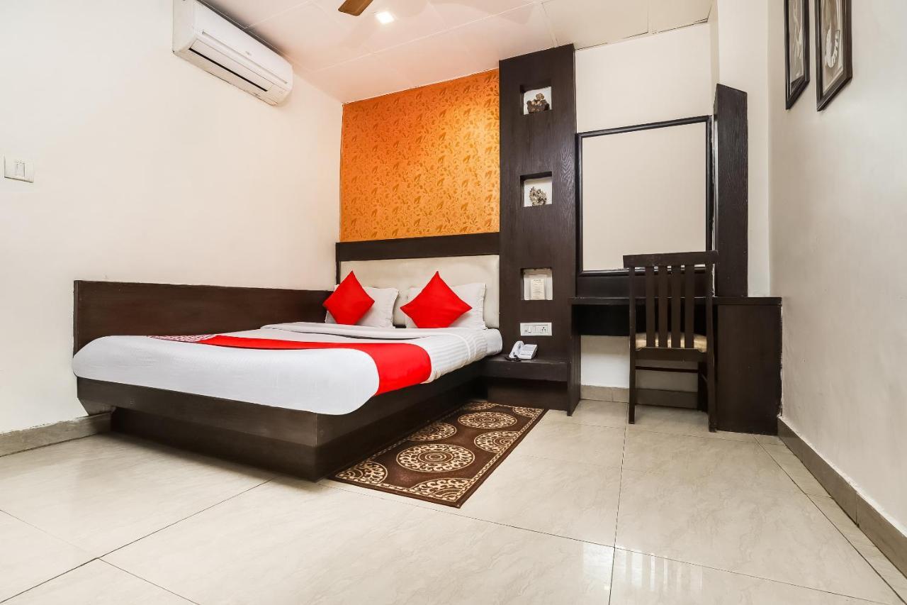 โอโย 6317 โฮเต็ล ศิวะพาเลซ Bed & Breakfast นิวเดลี ภายนอก รูปภาพ