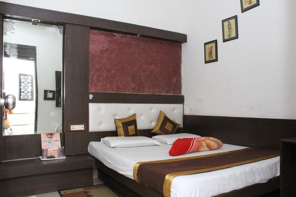 โอโย 6317 โฮเต็ล ศิวะพาเลซ Bed & Breakfast นิวเดลี ภายนอก รูปภาพ