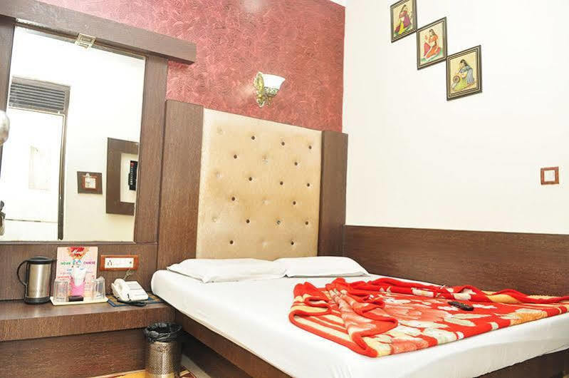 โอโย 6317 โฮเต็ล ศิวะพาเลซ Bed & Breakfast นิวเดลี ภายนอก รูปภาพ